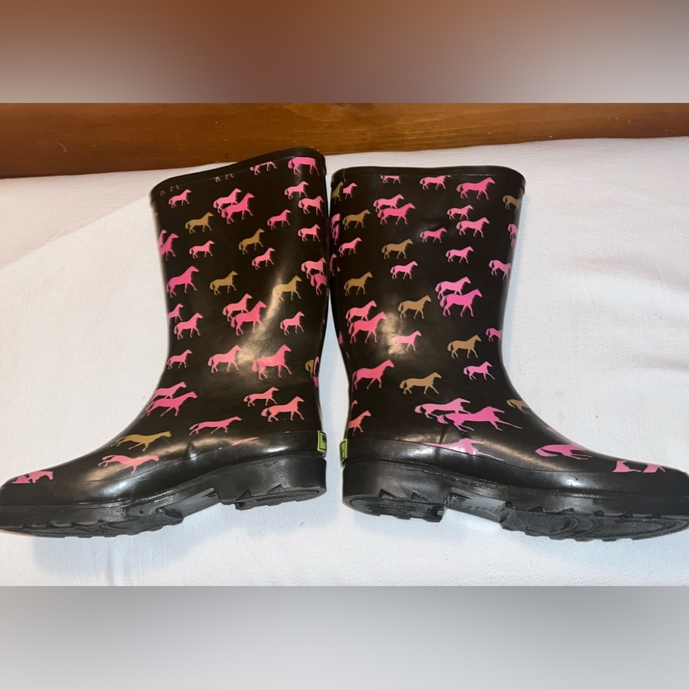 Western Chief Rubber Boots, Size 8 - Picture 3 of 9